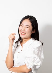 <font color=#C85179>服部 杏子</font>